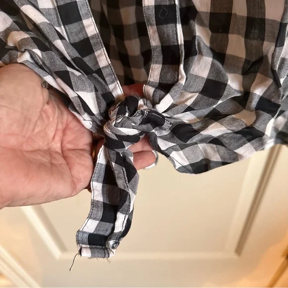 Style & Co XL BLACK & WHITE SHIRT WITH EMBROIDERY - Picture 3 of 8